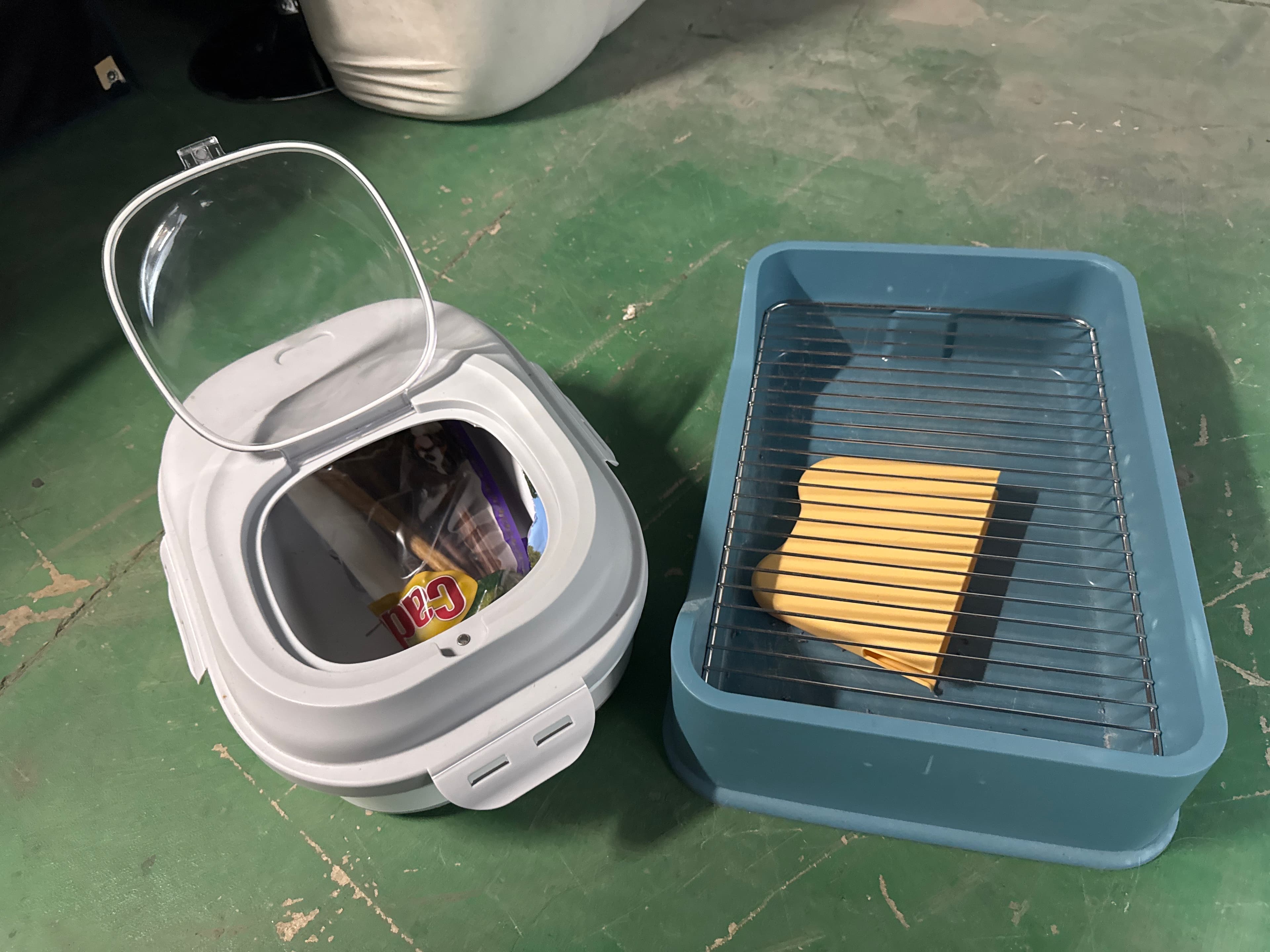 Cat Feeder and Litter Box Set