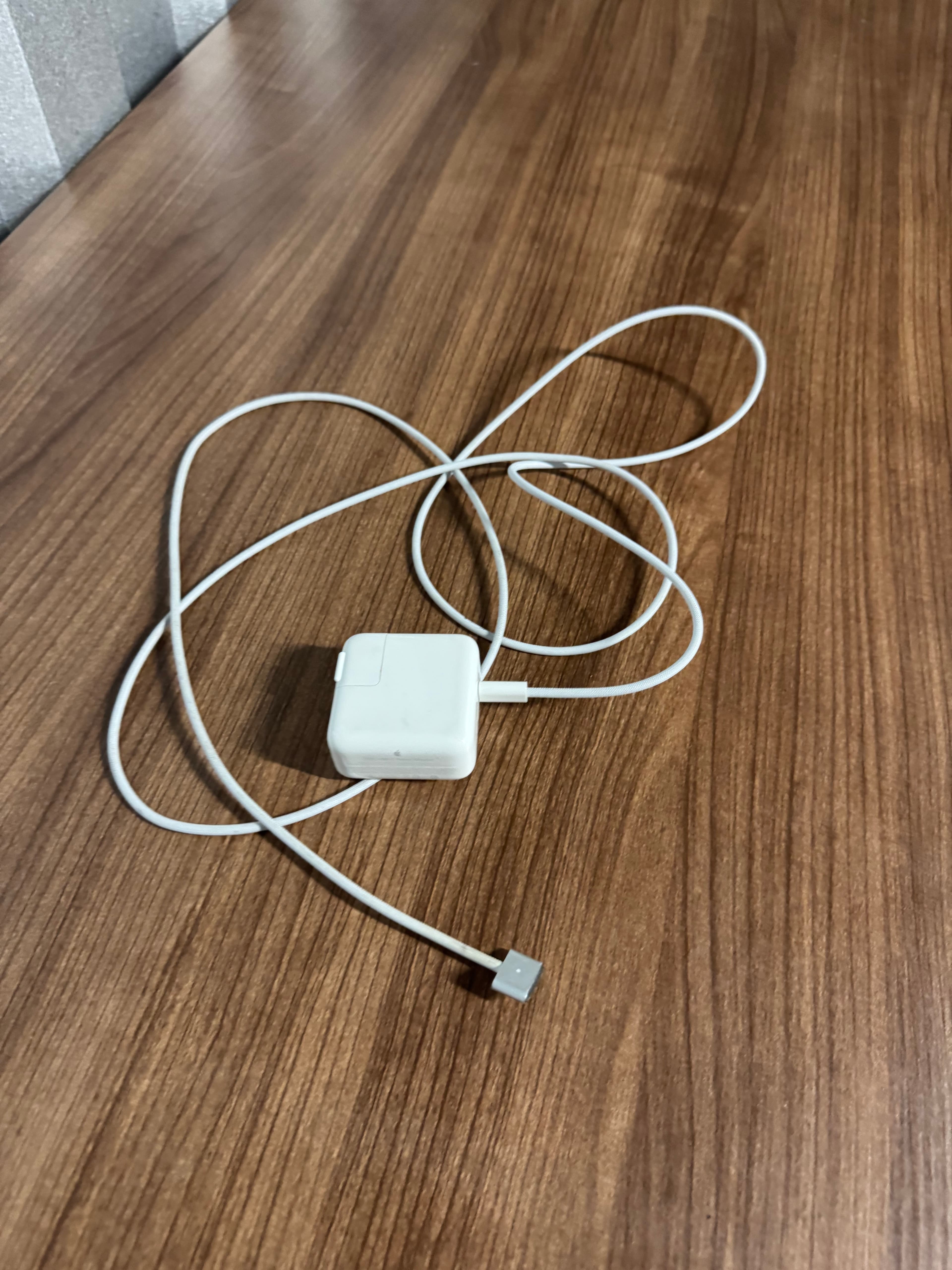 Apple MagSafe 2 Laptop Charger