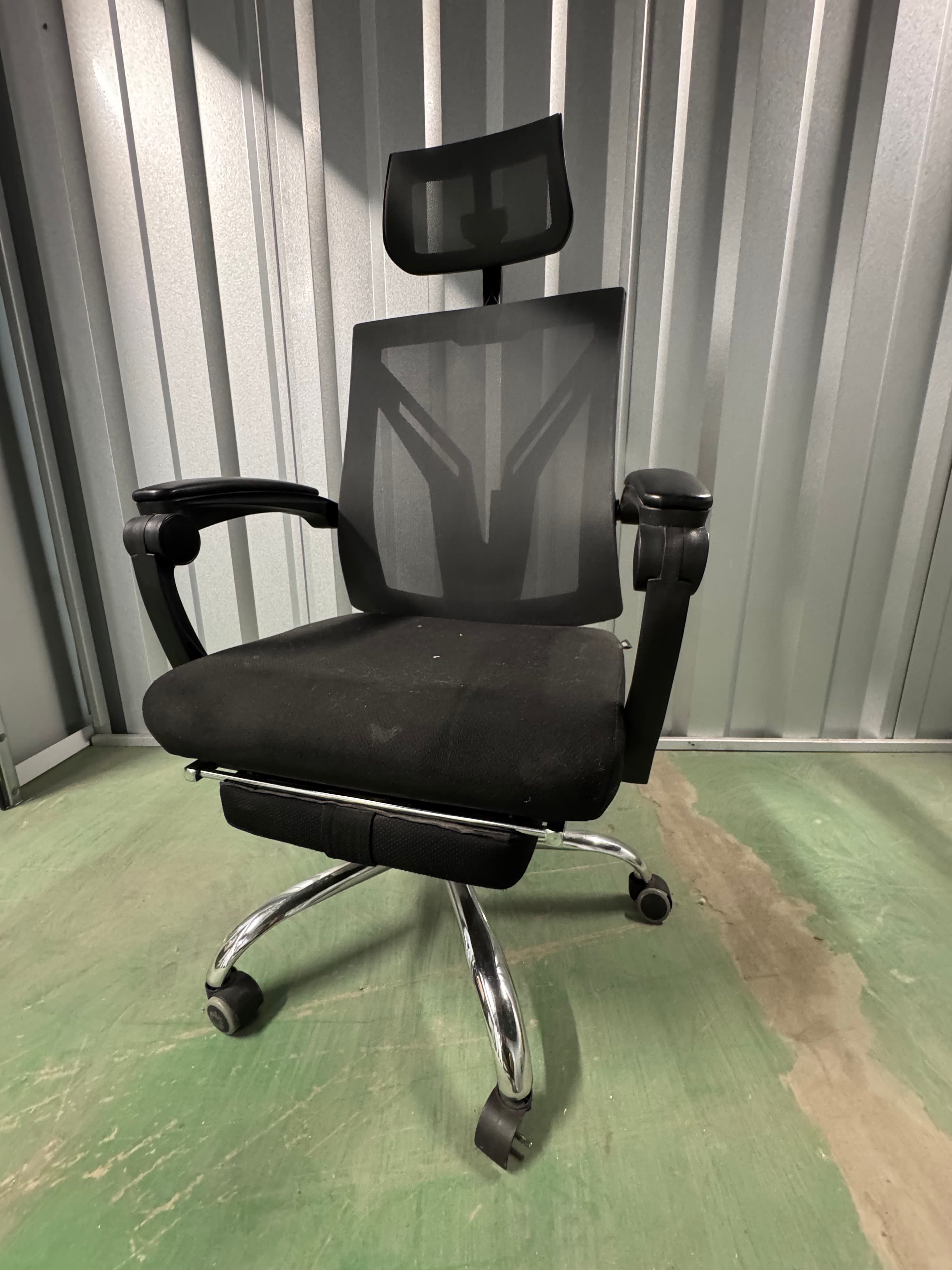Black Executive Office Chair (with headrest)